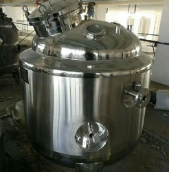 不鏽鋼反（fǎn）應釜發貨安裝（zhuāng）！河南一諾容器服務化工行業